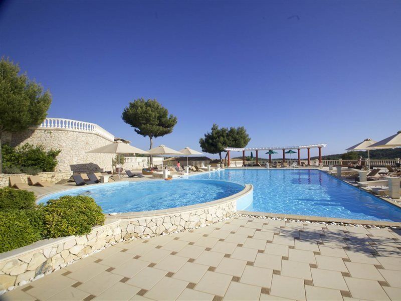 Mabely Grand Hotel Kampi  Exterior foto